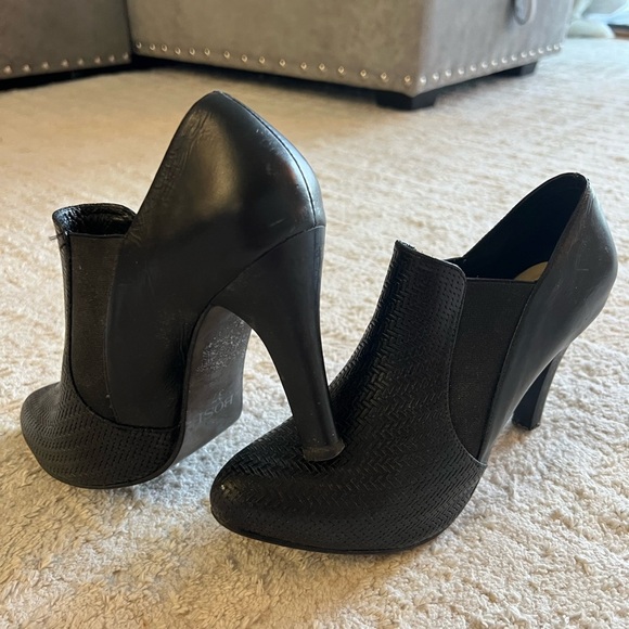 Elegant Black Women's Ankle Boots - Picture 1 of 14